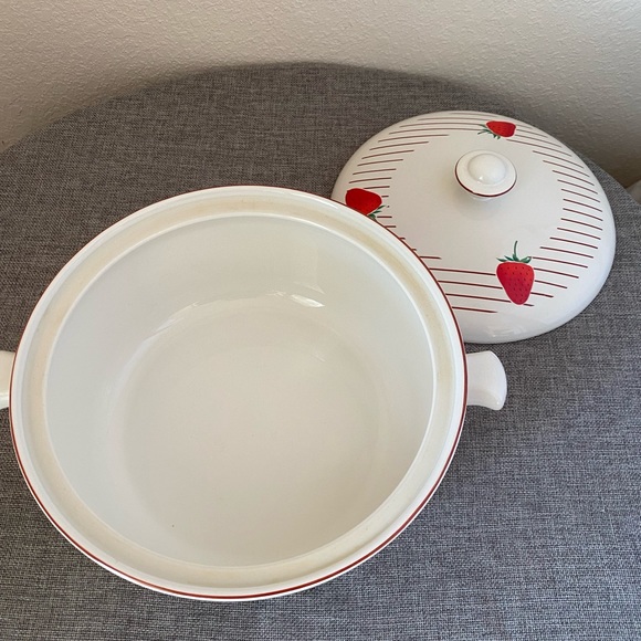 Mikasa Fresh Fruit Strawberries Bake & Serve Casserole Dish. 1980’s - Picture 3 of 7